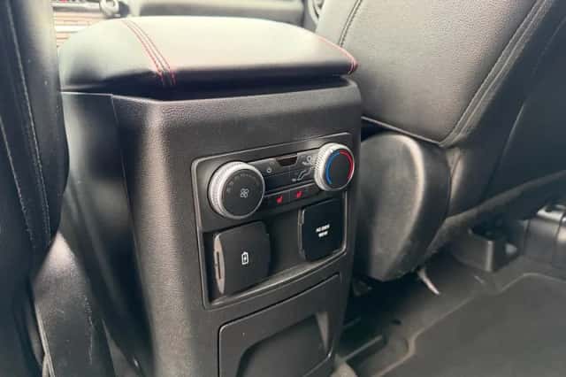 Ford Explorer (2022) thumbnail 25