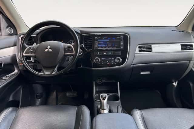 Mitsubishi Outlander (2013) thumbnail 14