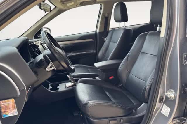 Mitsubishi Outlander (2013) thumbnail 15