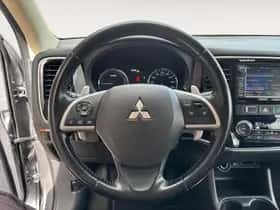 Mitsubishi Outlander (2013) thumbnail 17