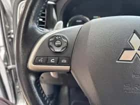 Mitsubishi Outlander (2013) thumbnail 18
