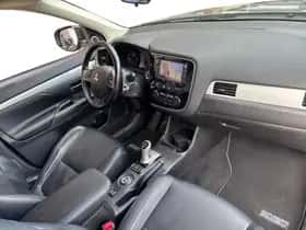 Mitsubishi Outlander (2013) thumbnail 20