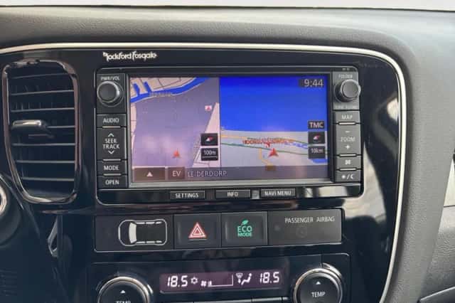 Mitsubishi Outlander (2013) thumbnail 22