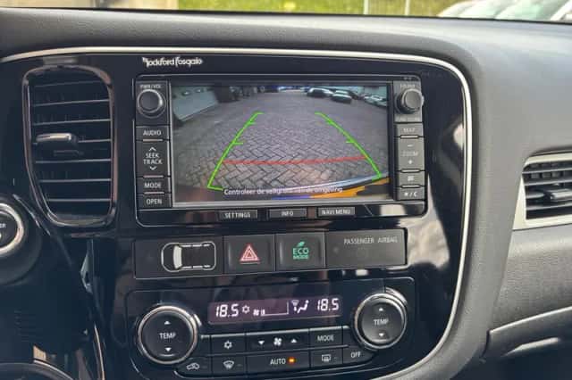 Mitsubishi Outlander (2013) thumbnail 23