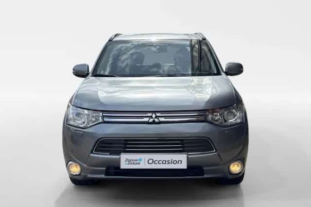Mitsubishi Outlander (2013) thumbnail 2