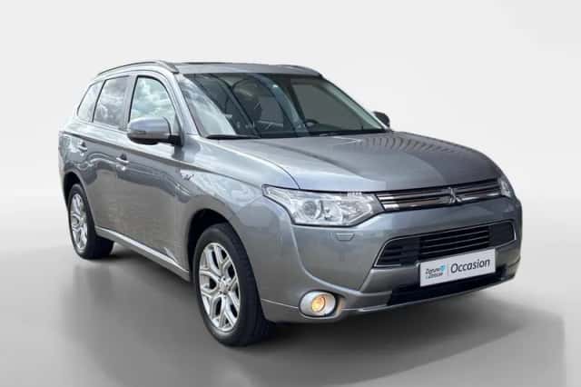 Mitsubishi Outlander (2013) thumbnail 3