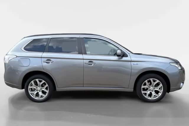 Mitsubishi Outlander (2013) thumbnail 4