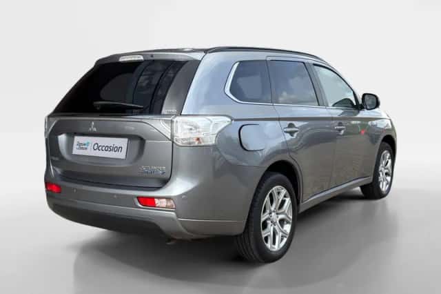Mitsubishi Outlander (2013) thumbnail 5