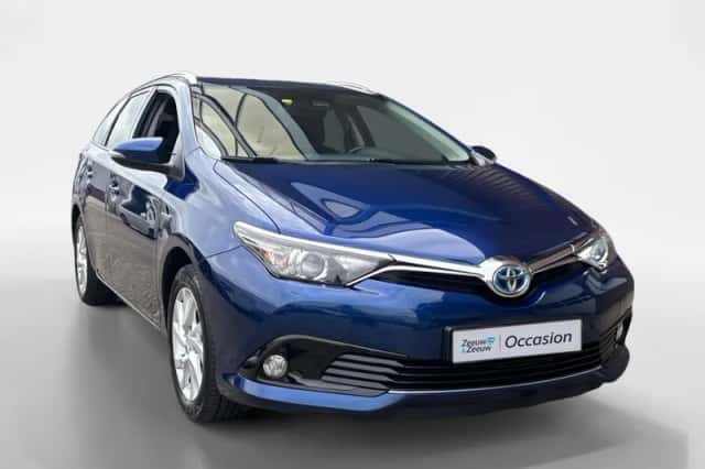 Toyota Auris (2017) thumbnail 3