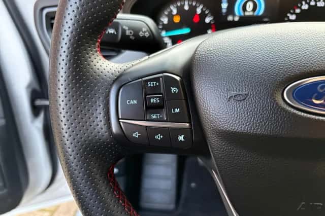 Ford Focus (2023) thumbnail 16