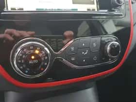 Renault Captur (2015) thumbnail 24