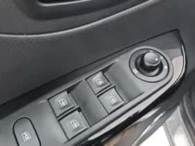 Renault Captur (2015) thumbnail 32