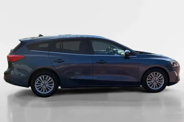 Ford Focus (2021) thumbnail 4