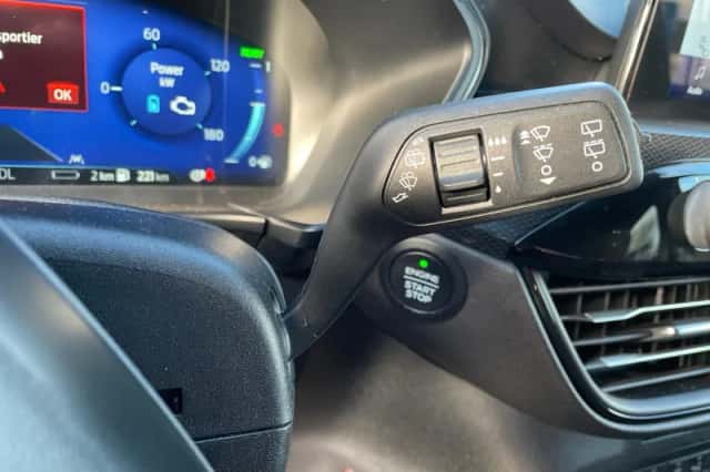 Ford Kuga (2022) thumbnail 17