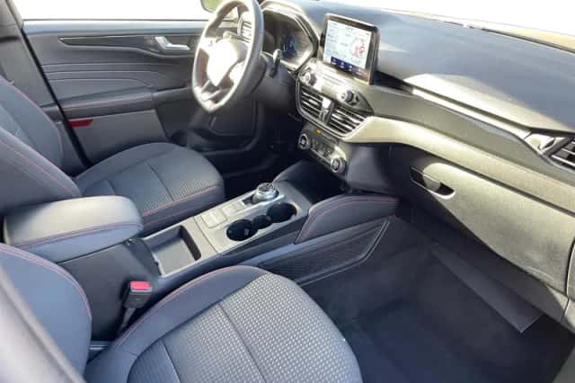 Ford Kuga (2022) thumbnail 33