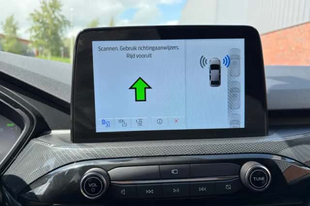 Ford Kuga (2023) thumbnail 25