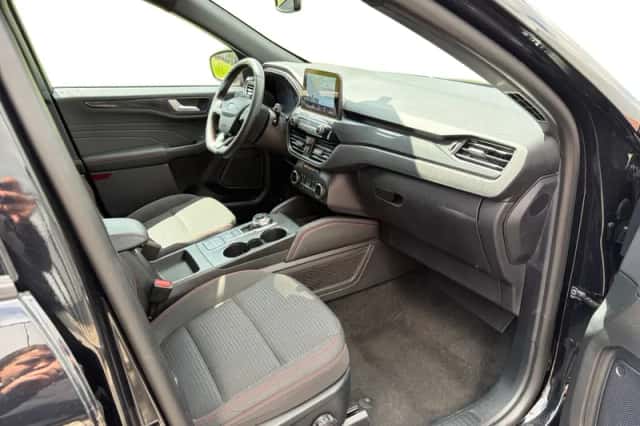 Ford Kuga (2023) thumbnail 37