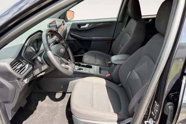 Ford Kuga (2023) thumbnail 9