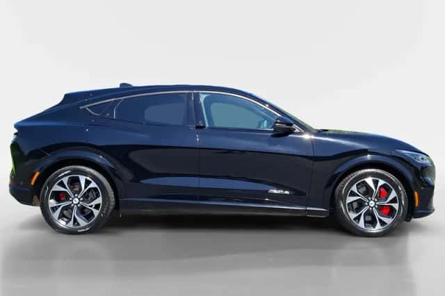 Ford Mustang Mach-E (2024) thumbnail 4