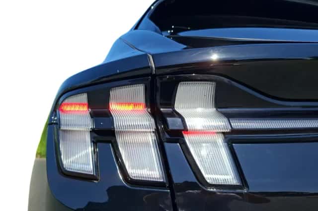 Ford Mustang Mach-E (2024) thumbnail 38