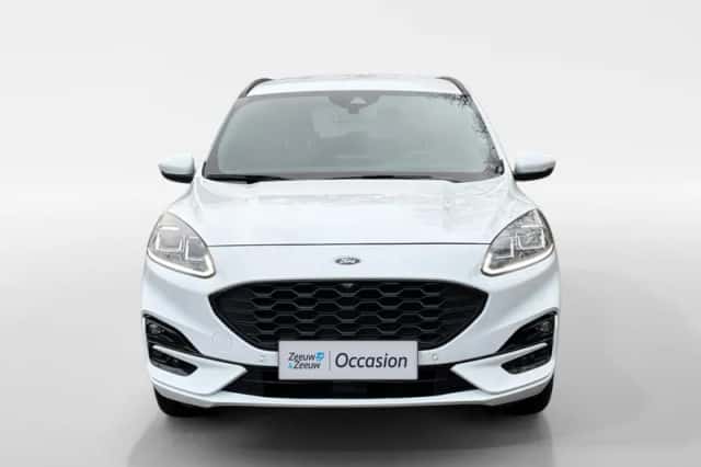 Ford Kuga (2023) thumbnail 2