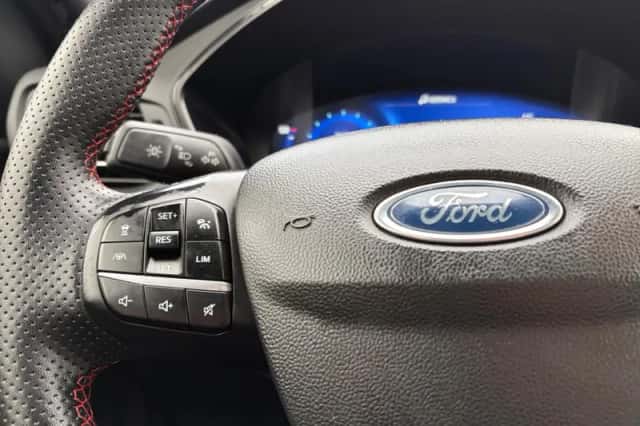Ford Kuga (2023) thumbnail 12
