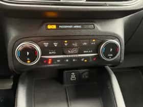 Ford Kuga (2023) thumbnail 17