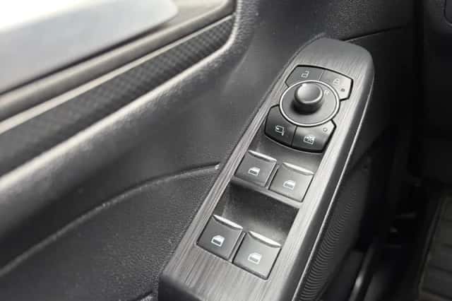 Ford Kuga (2023) thumbnail 25