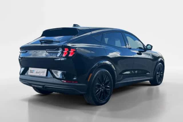 Ford Mustang Mach-E (2026) thumbnail 6