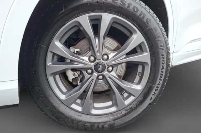 Ford Kuga (2023) thumbnail 2