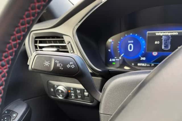 Ford Kuga (2022) thumbnail 18
