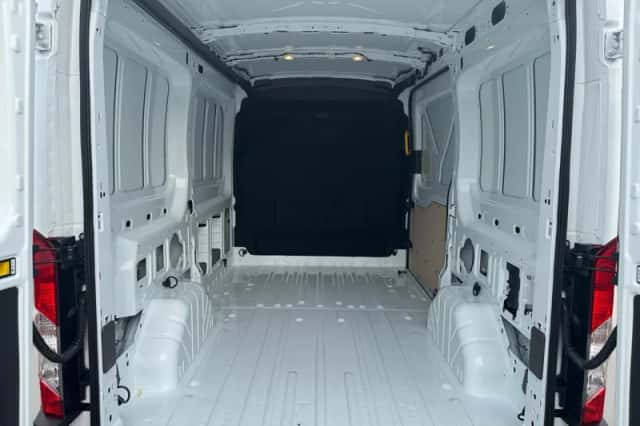 Ford Transit (2024) thumbnail 8