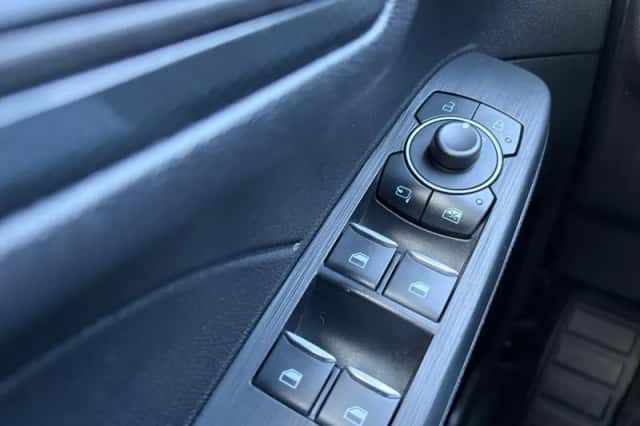 Ford Kuga (2023) thumbnail 38