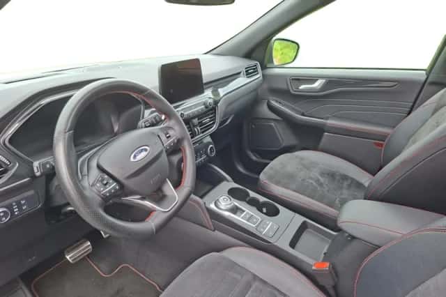 Ford Kuga (2023) thumbnail 2