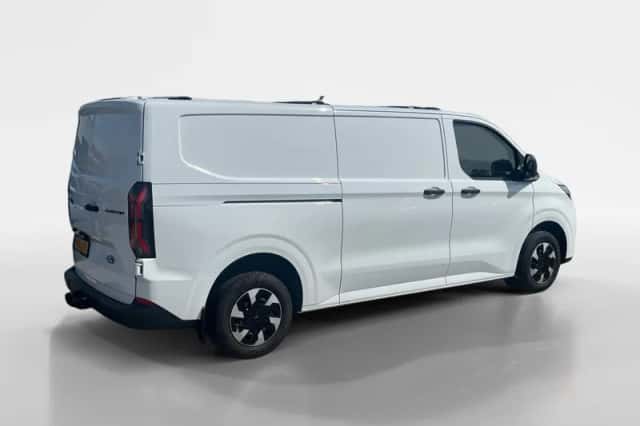 Ford E-Transit (2026) thumbnail 2