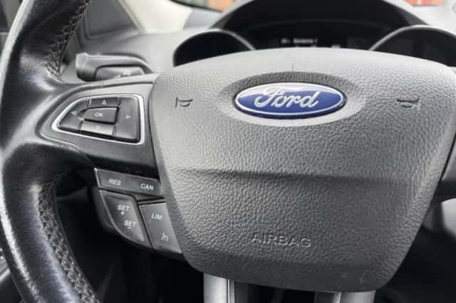 Ford Kuga (2018) thumbnail 15
