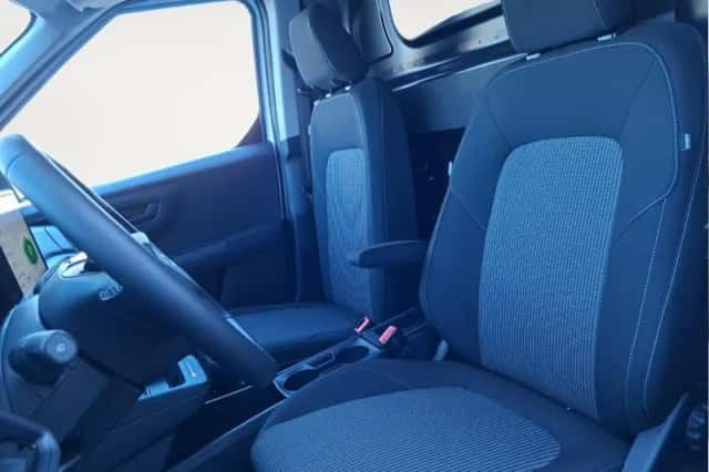 Ford E-Transit Courier (2025) thumbnail 13