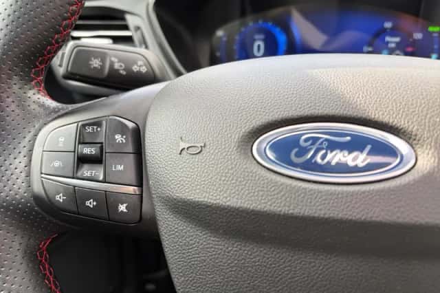 Ford Kuga (2022) thumbnail 16