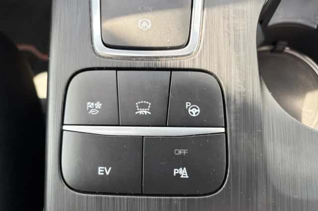 Ford Kuga (2022) thumbnail 32