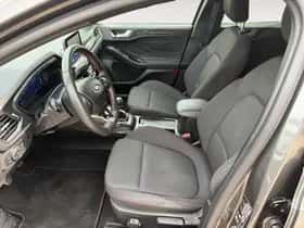 Ford Focus (2021) thumbnail 9
