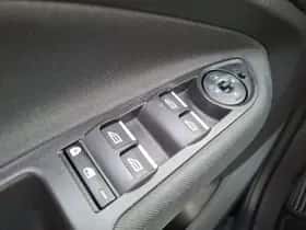 Ford C-Max (2018) thumbnail 31