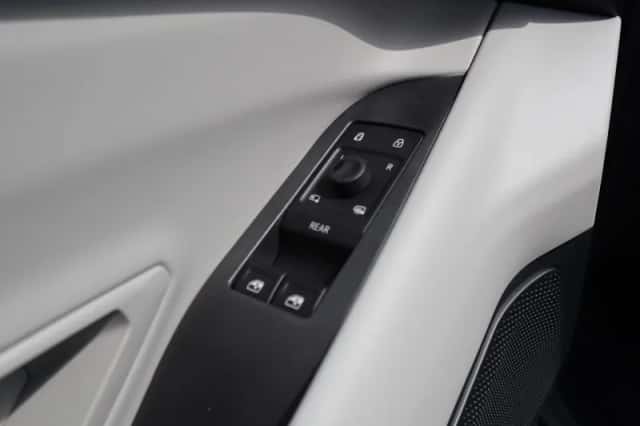 Ford Explorer (2026) thumbnail 9