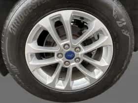 Ford Kuga (2023) thumbnail 8