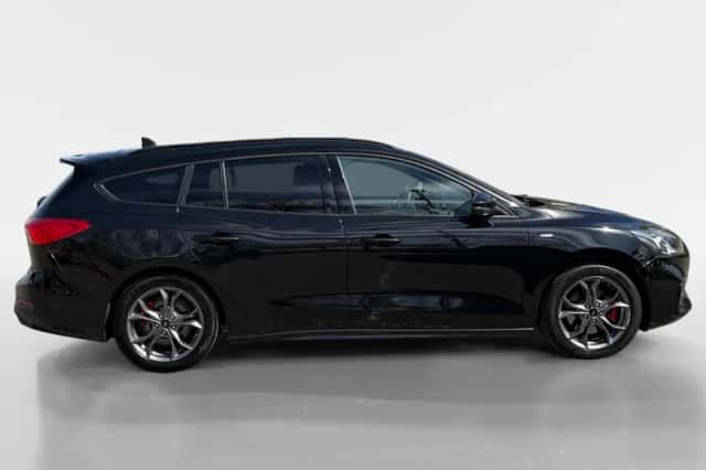 Ford Focus (2021) thumbnail 3