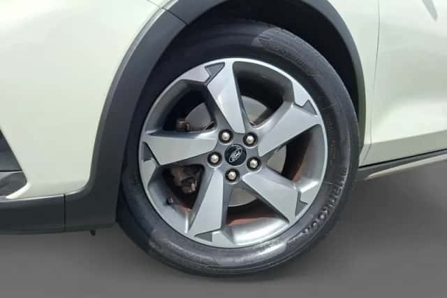 Ford Focus (2019) thumbnail 2