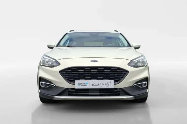 Ford Focus (2019) thumbnail 3