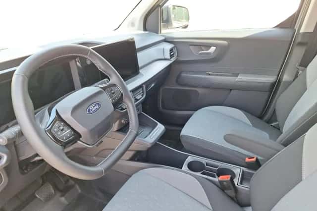 Ford E-Transit Courier (2026) thumbnail 13