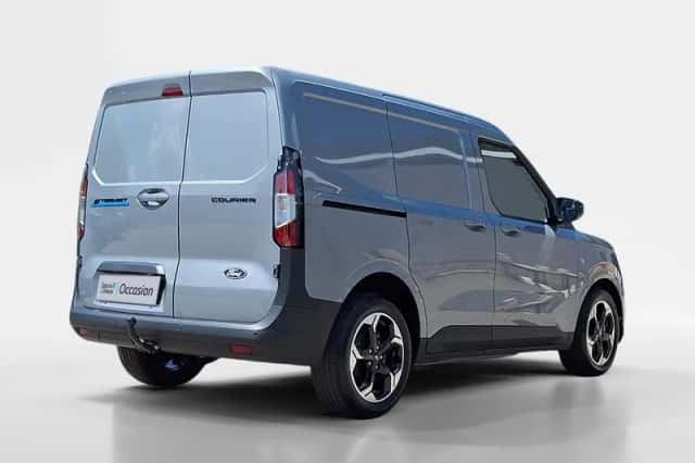 Ford E-Transit Courier (2026) thumbnail 5
