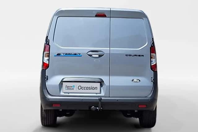 Ford E-Transit Courier (2026) thumbnail 6