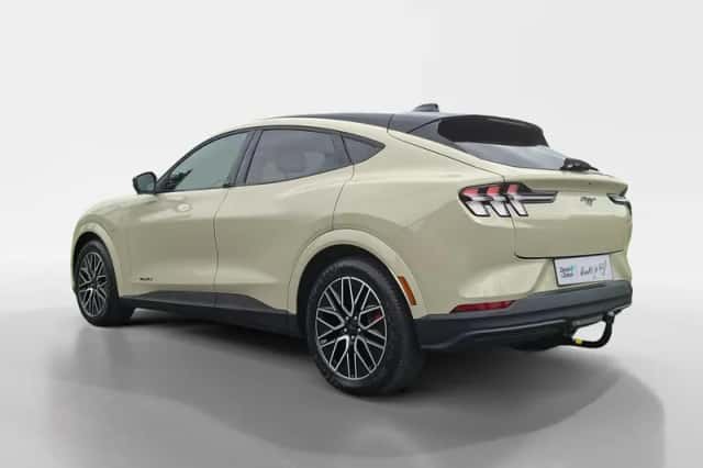 Ford Mustang Mach-E (2026) thumbnail 2